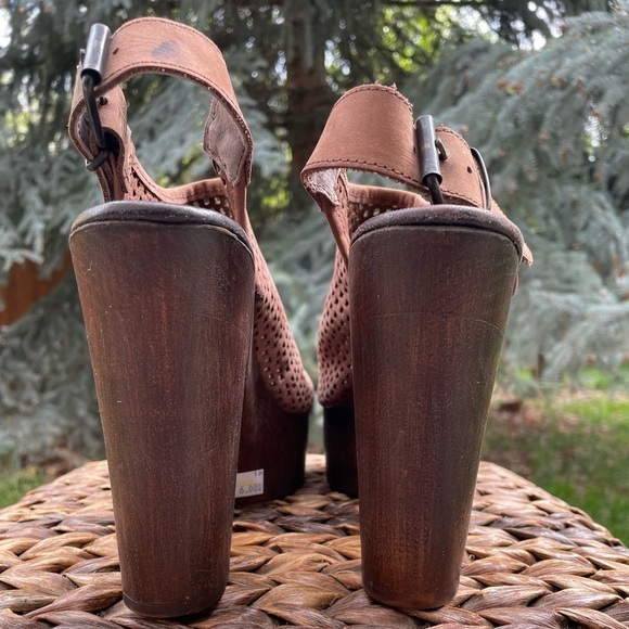 Musse & Cloud Brown Leather Laser Cut Peep Toe Slingback Chunky Platform Heels - Picture 7 of 8